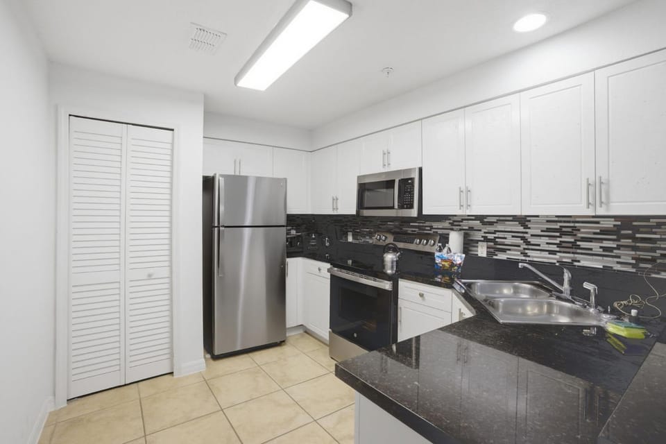 New Epic WorldQuest Poolside Retreat House in Orlando