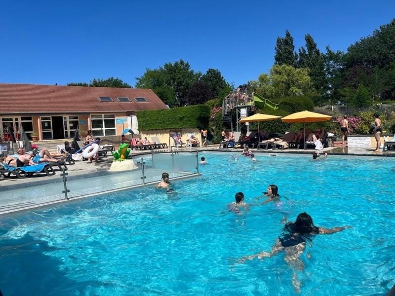 Camping Paradis l'Arada Parc Campground/ 
RV Resort in Centre-Val de Loire