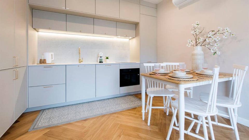 Kitchen or kitchenette, Dining area, stove