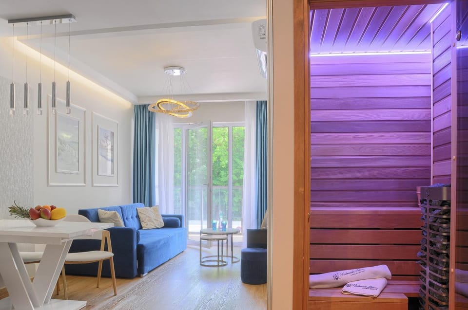 Bed, Living room, Photo of the whole room, Seating area, Dining area, Bedroom, towels