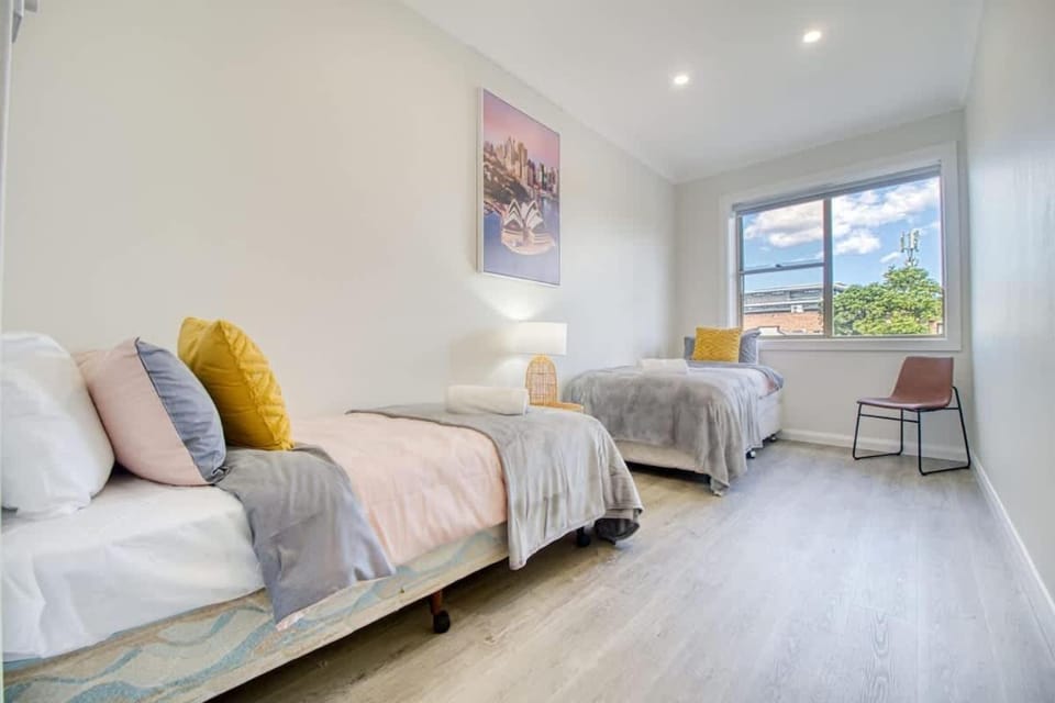 Coastal & Connected Summer Resort Parking Apartment in Sydney