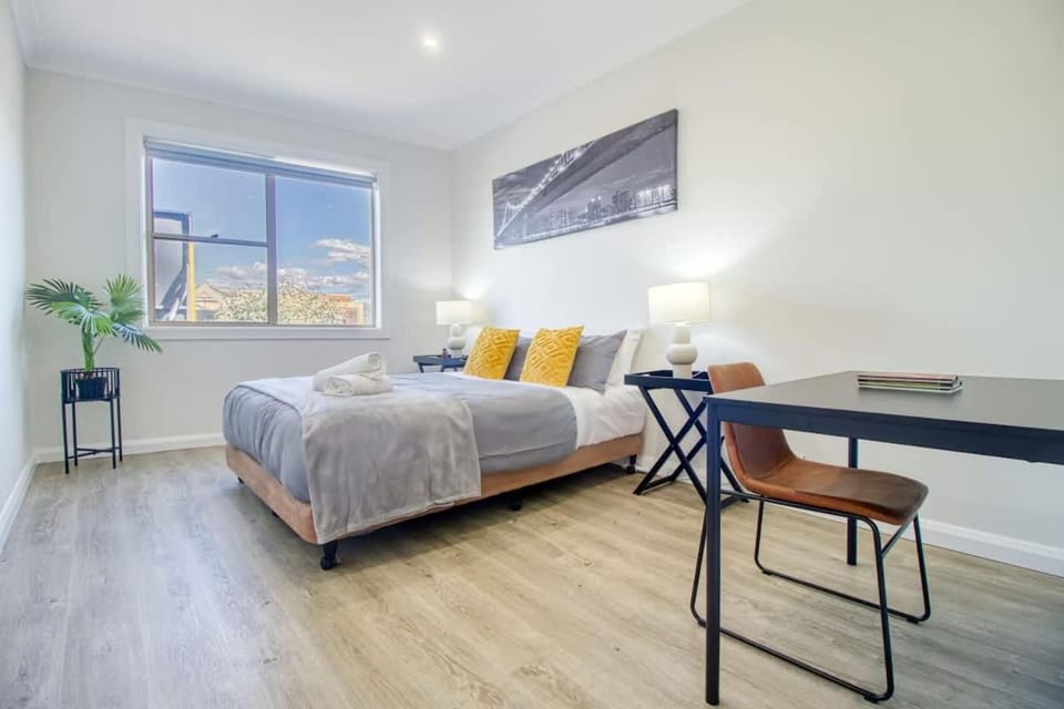 Coastal & Connected Summer Resort Parking Apartment in Sydney