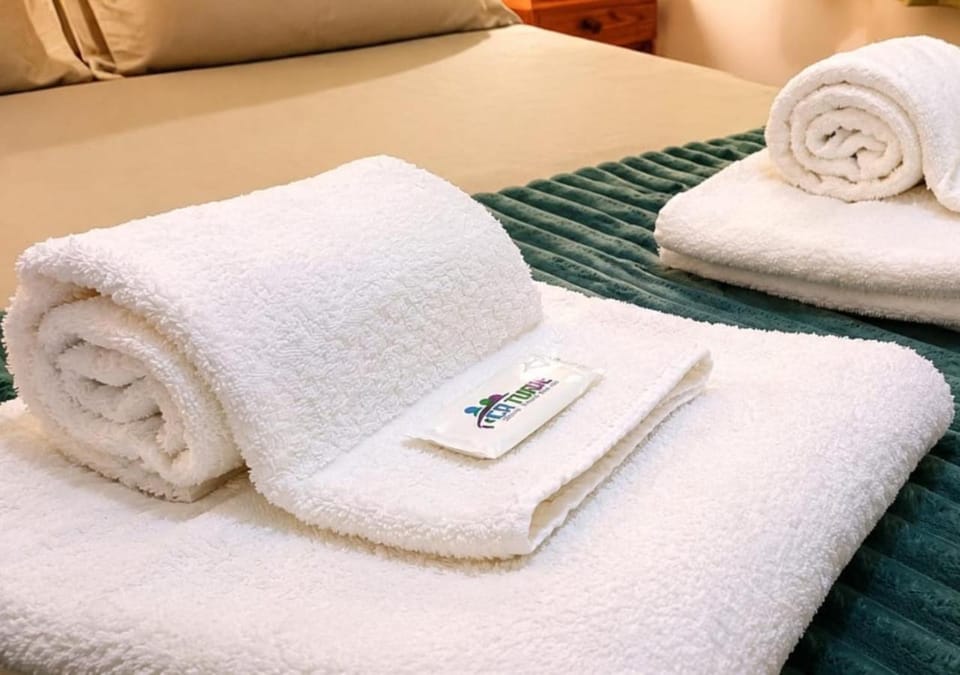 Bedroom, towels, towels