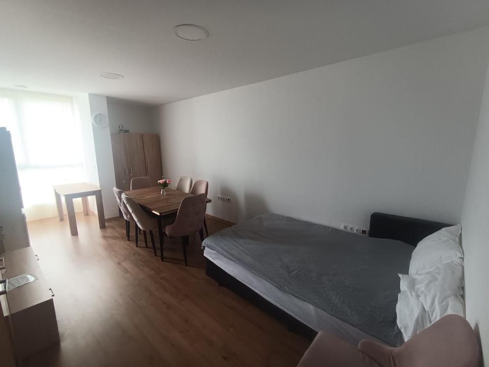 Панорамен апартамент за нощувки с гледка към парк и планини Apartment in Pazardzhik