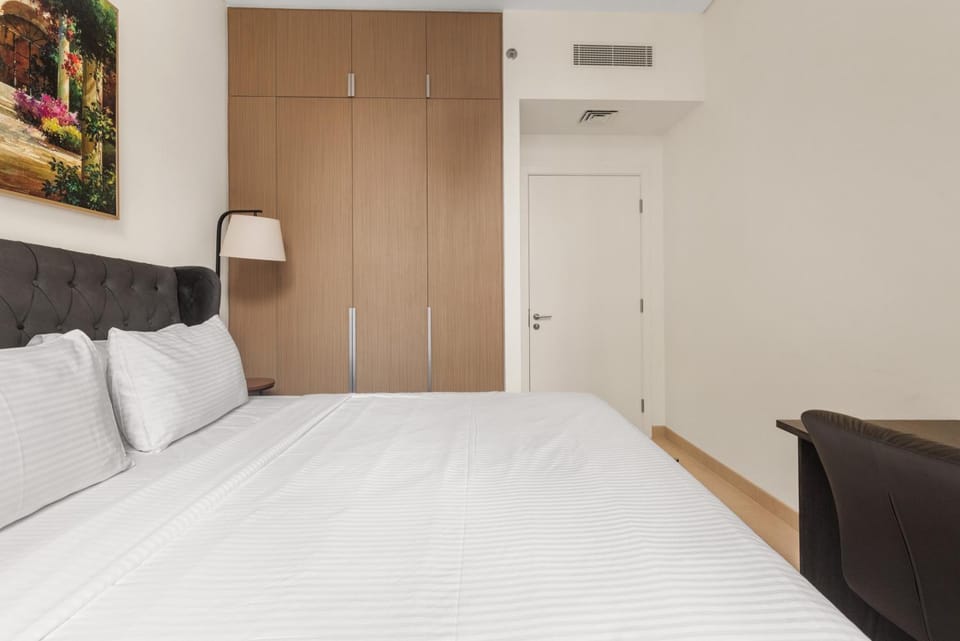 Bed, Photo of the whole room, Bedroom, wardrobe, air conditioner