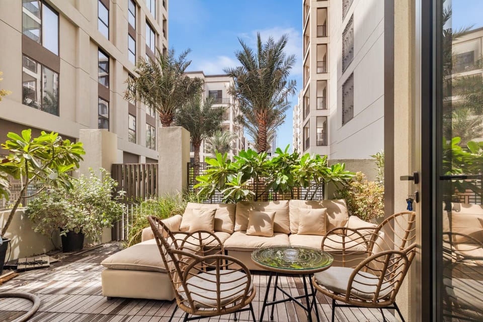 Property building, Patio, Balcony/Terrace, Balcony/Terrace, Seating area