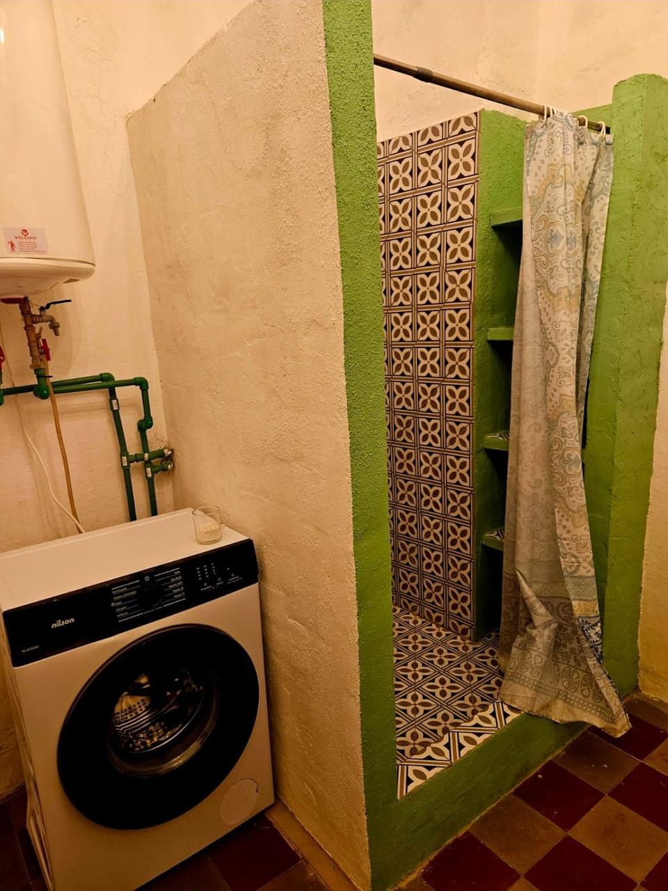 Bathroom, towels, washing machine