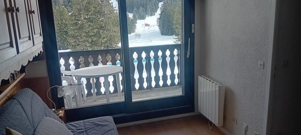 View (from property/room), Balcony/Terrace, Living room, Mountain view