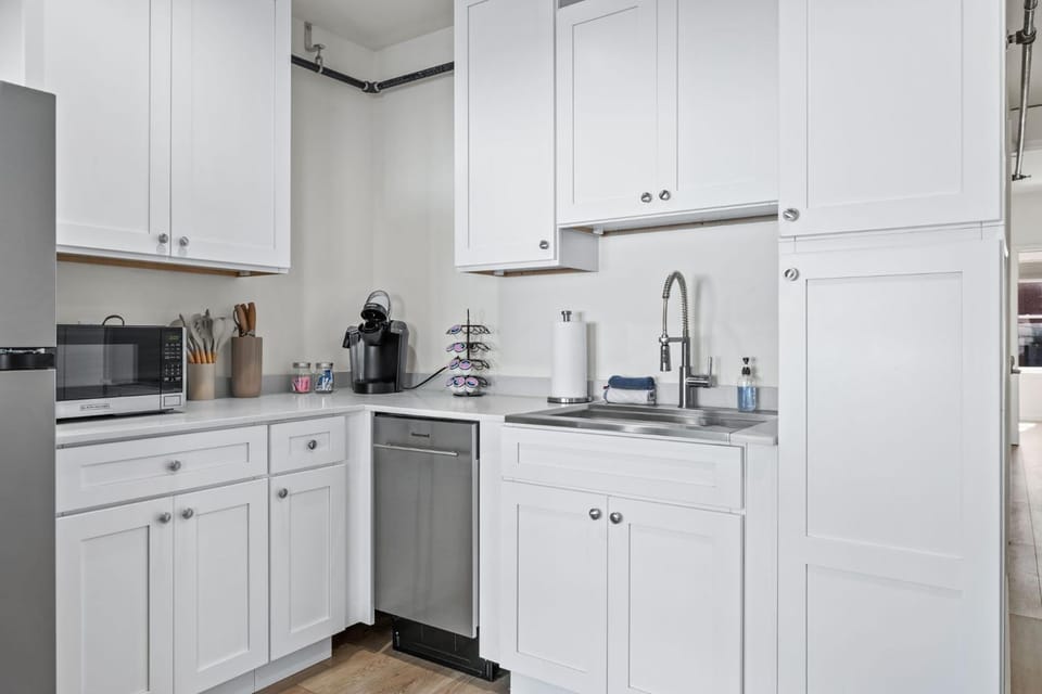 Coffee/tea facilities, Kitchen or kitchenette, Photo of the whole room