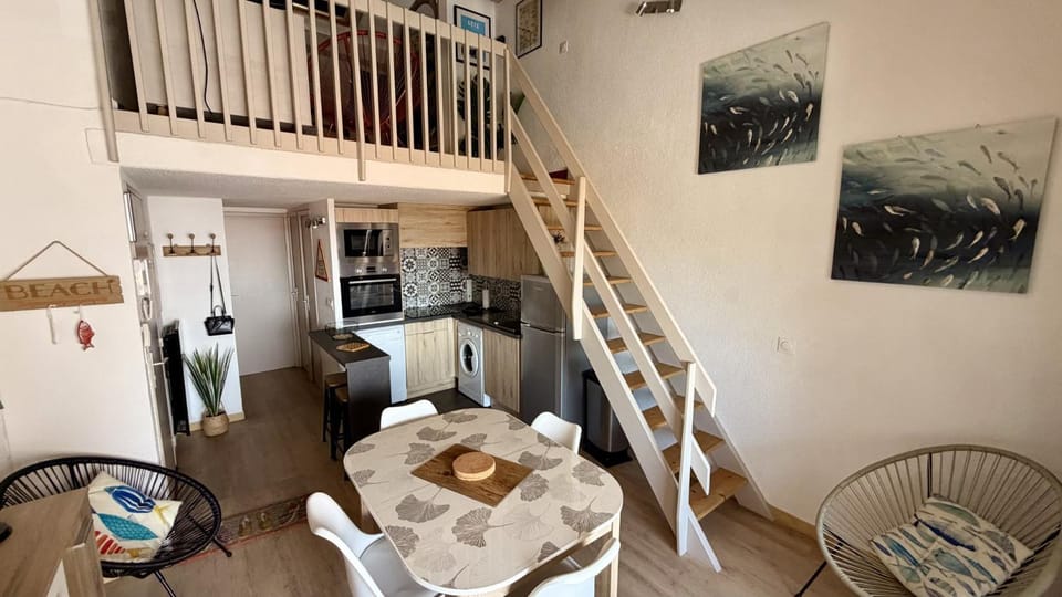 Kitchen or kitchenette, Living room, Dining area