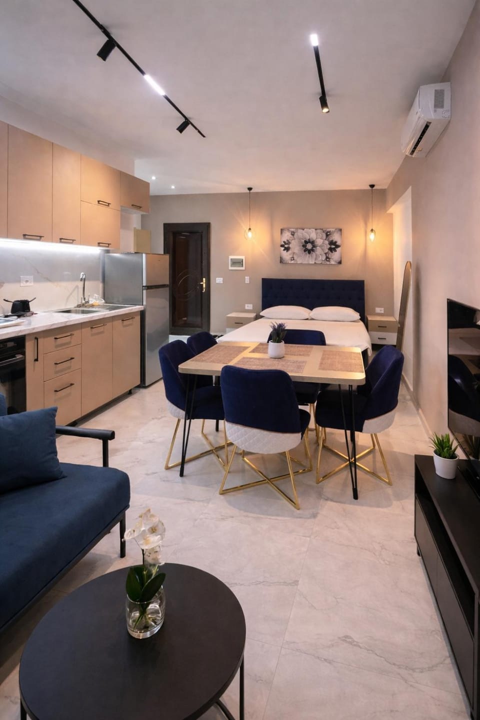 Communal lounge/ TV room, Bed, TV and multimedia, Bedroom, Lunch, kitchen
