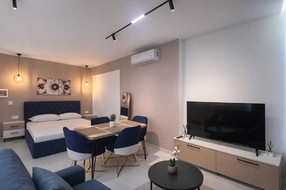 Communal lounge/ TV room, Bed, TV and multimedia, Seating area, Bedroom