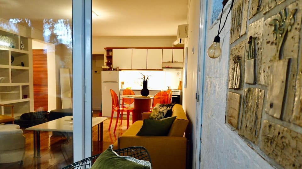 Vouliagmeni Beach House Apartment in Vouliagmeni