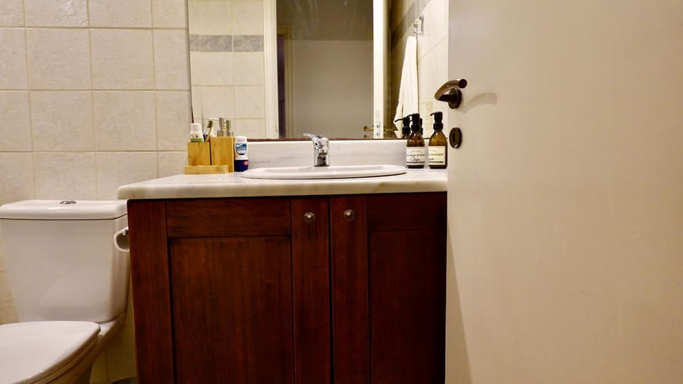 Vouliagmeni Beach House Apartment in Vouliagmeni