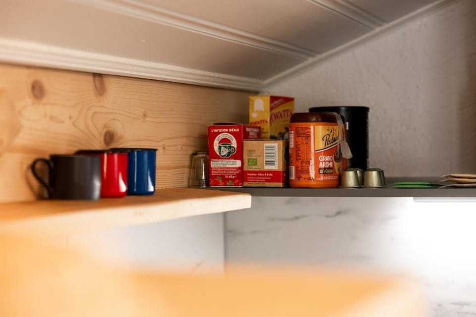 Coffee/tea facilities, Food