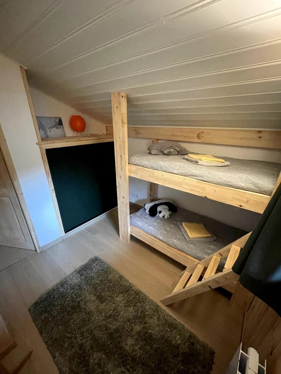 Bedroom, bunk bed
