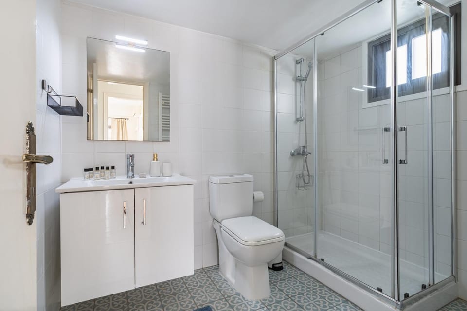 Shower, Toilet, Bathroom, towels