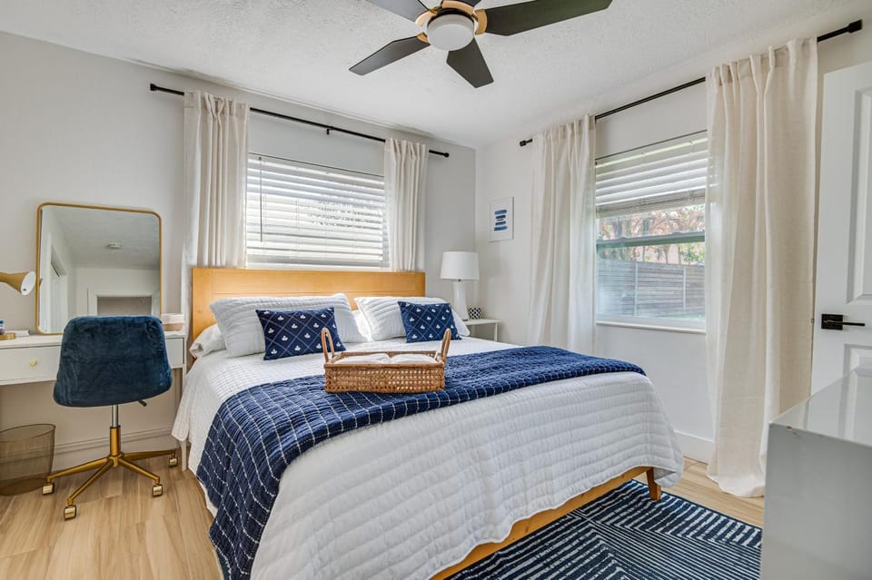 Pool & Spa, 2 Blocks to Beach! Cocoa Beach Retreat House in Cocoa Beach
