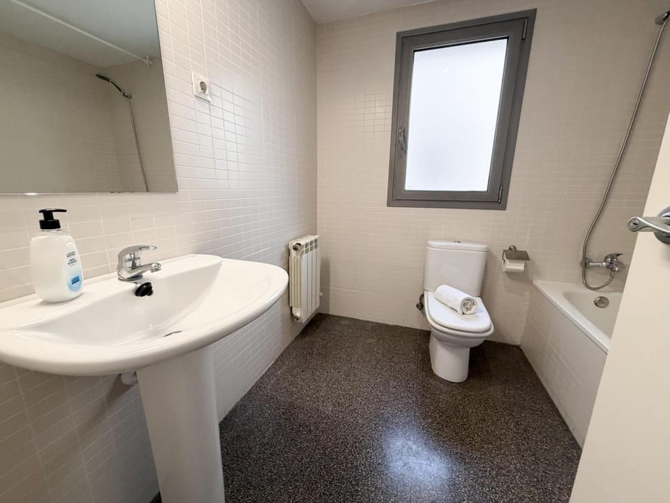 StayVNG Bright & Modern 2BR 322 l Centre Vilanova Apartment in Garraf