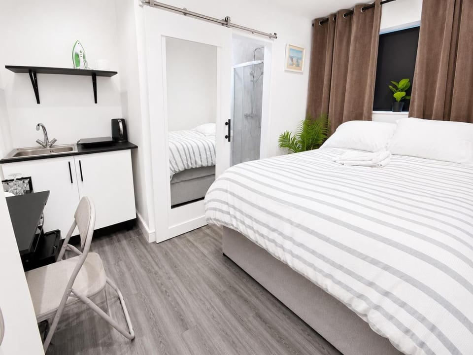 UNLIMITED-PEACE PRIVATE STUDIO APARTMENTs Apartment in Weston-super-Mare