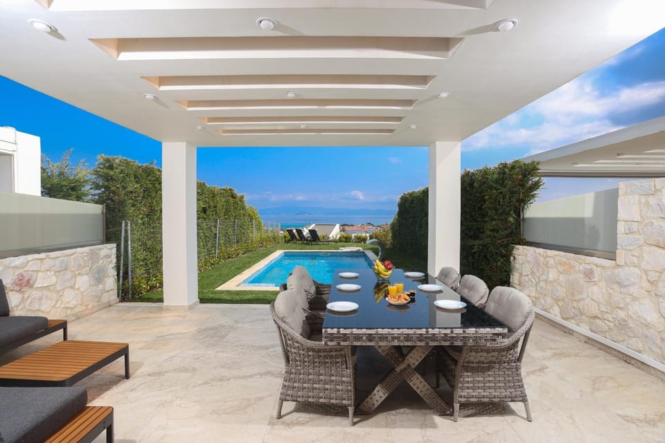 Villa Mare 2 - Private Pool, Sea View, Starlink, 4 Bdrms Villa in Halkidiki