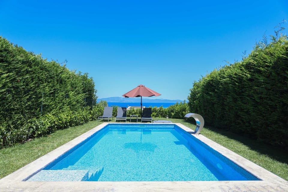 Villa Mare 2 - Private Pool, Sea View, Starlink, 4 Bdrms Villa in Halkidiki