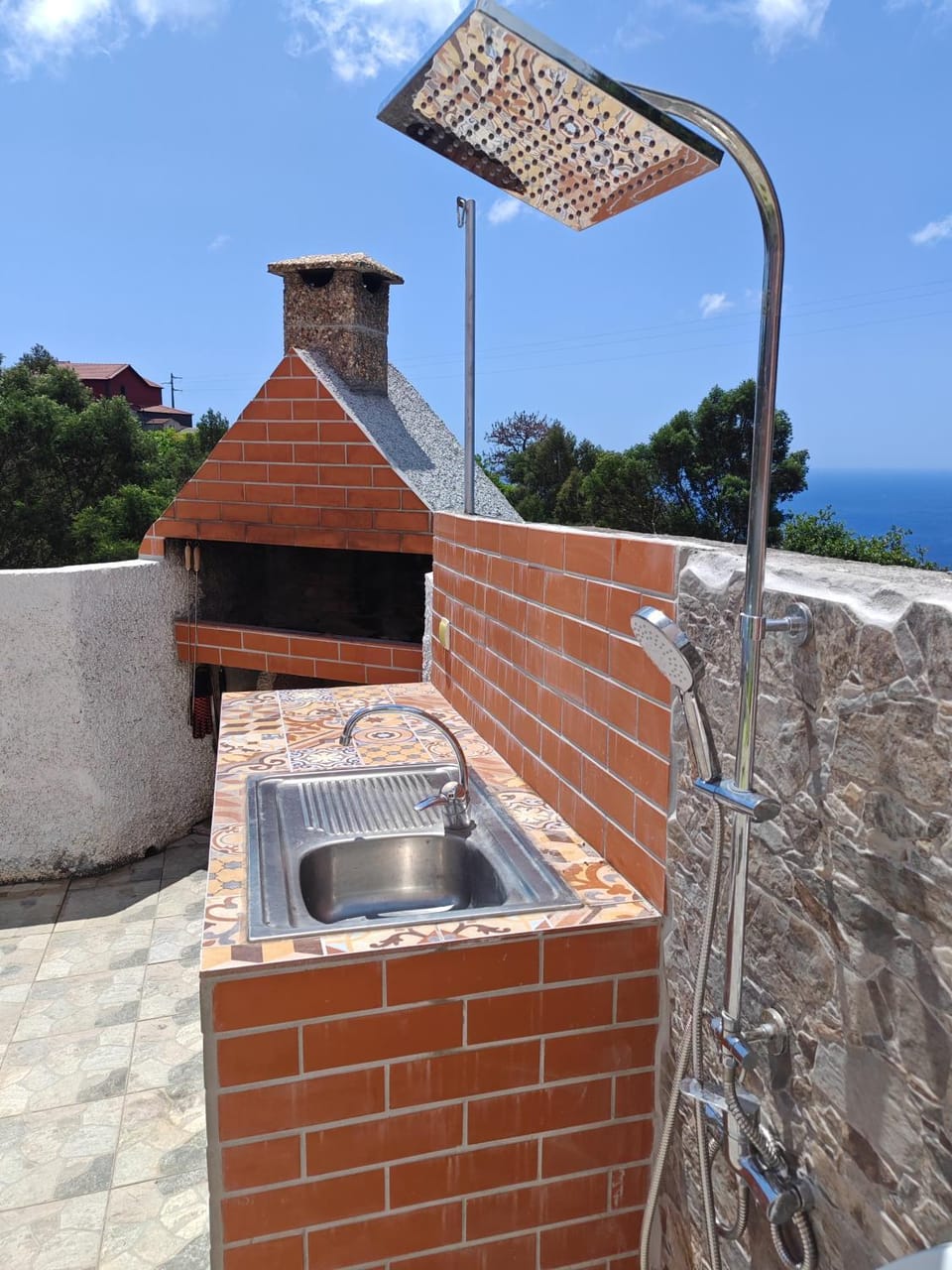 Shower, BBQ facilities