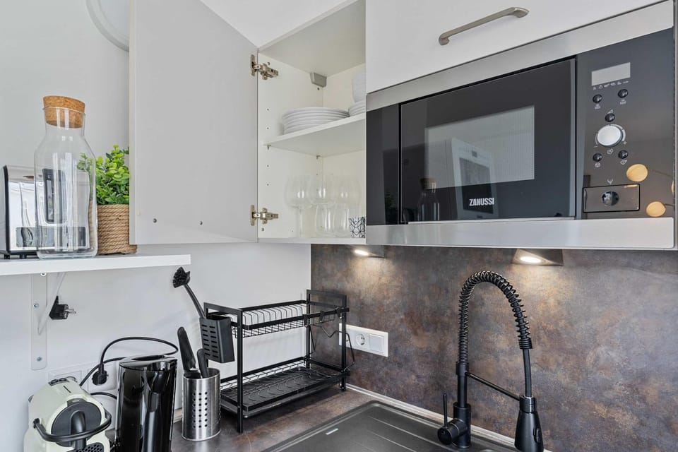 Kitchen or kitchenette, Dining area, oven, stove