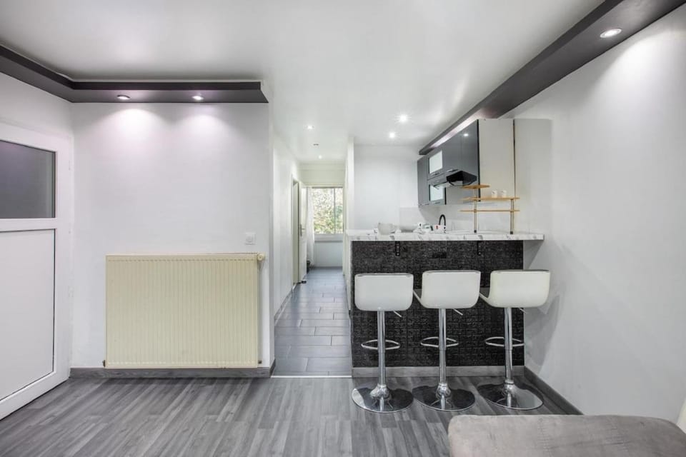 minibar, kitchen, kitchen