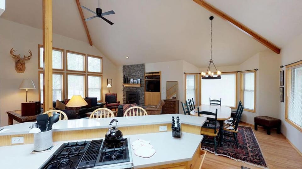 36 Kinglet Lane House in Sunriver