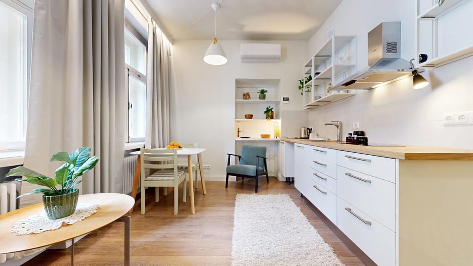 Kitchen or kitchenette, Dining area, stove