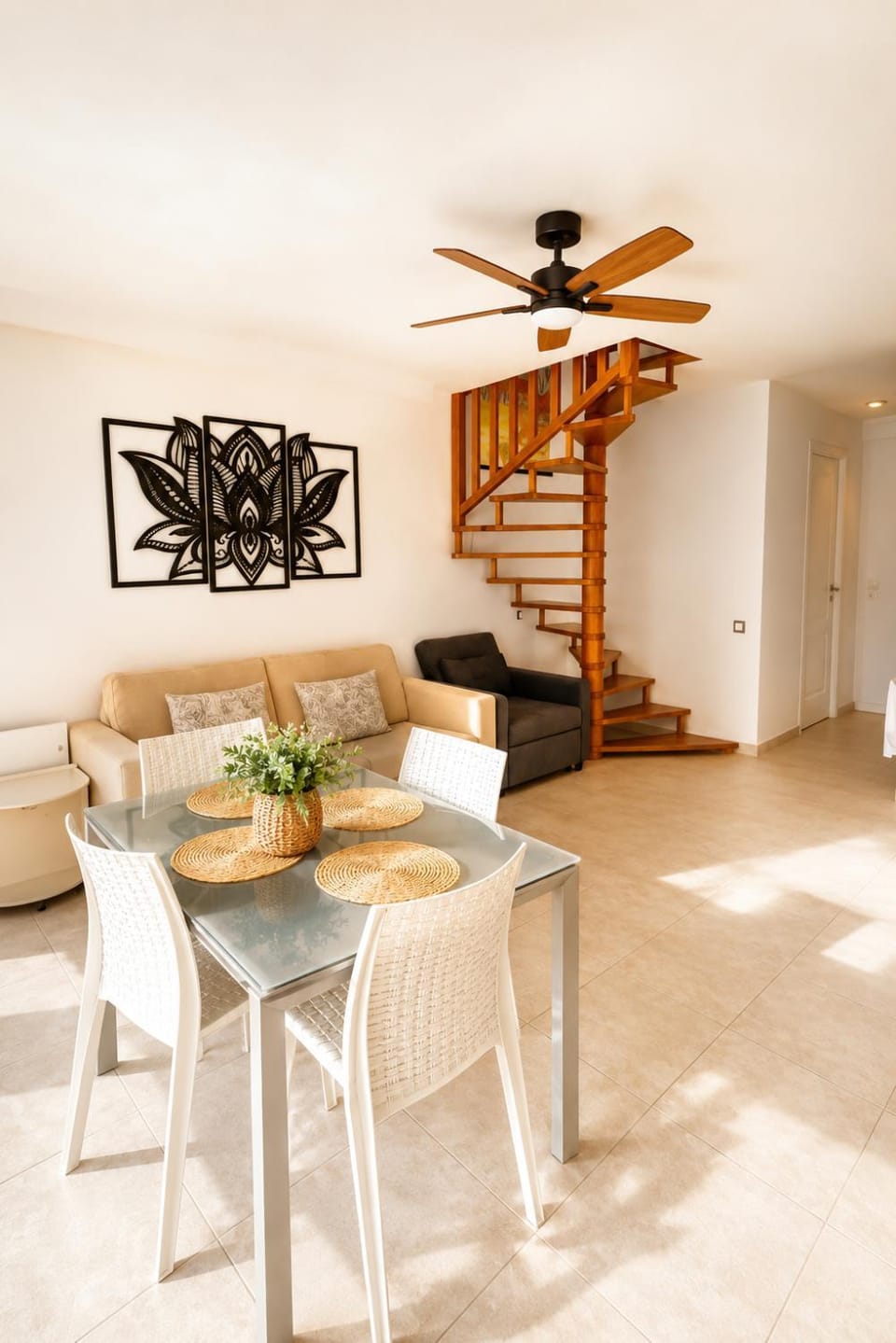 Cap et Soleil Peaceful Garden, 2 Terraces, Pool, Garage, 5 Min Walk to Beach House in Antibes