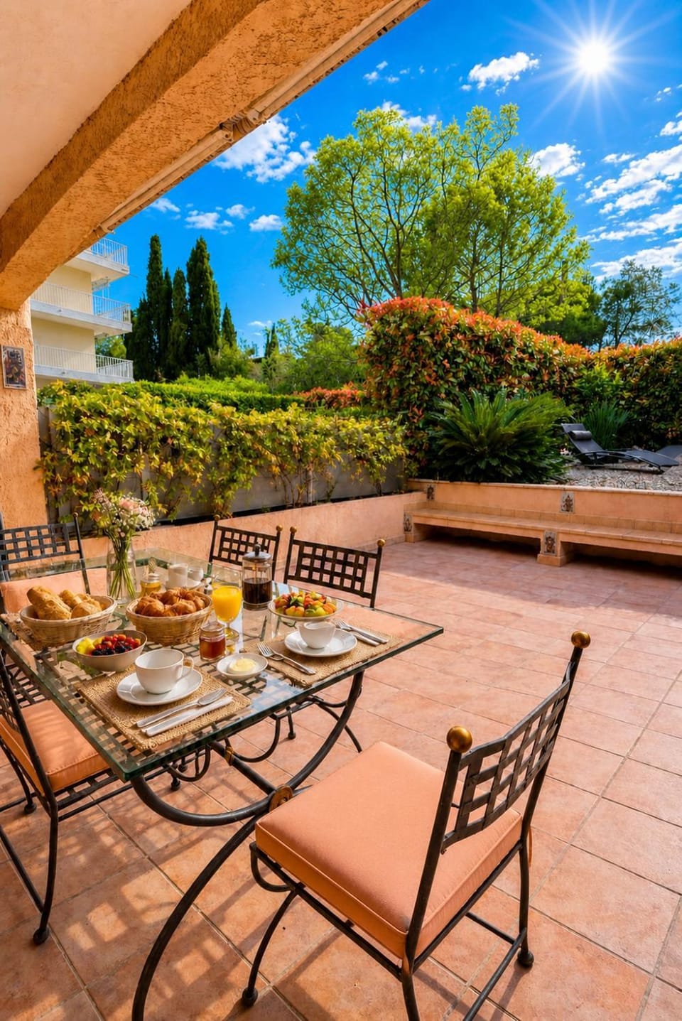 Cap et Soleil Peaceful Garden, 2 Terraces, Pool, Garage, 5 Min Walk to Beach House in Antibes