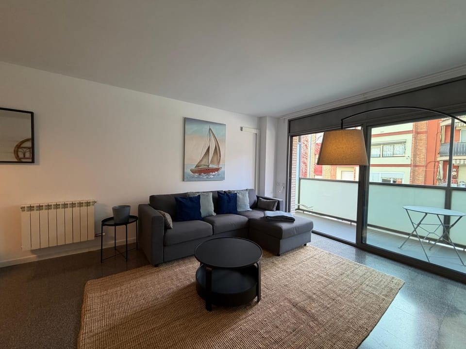 StayVNG Bright & Modern 2BR 111 l Centre Vilanova Apartment in Garraf