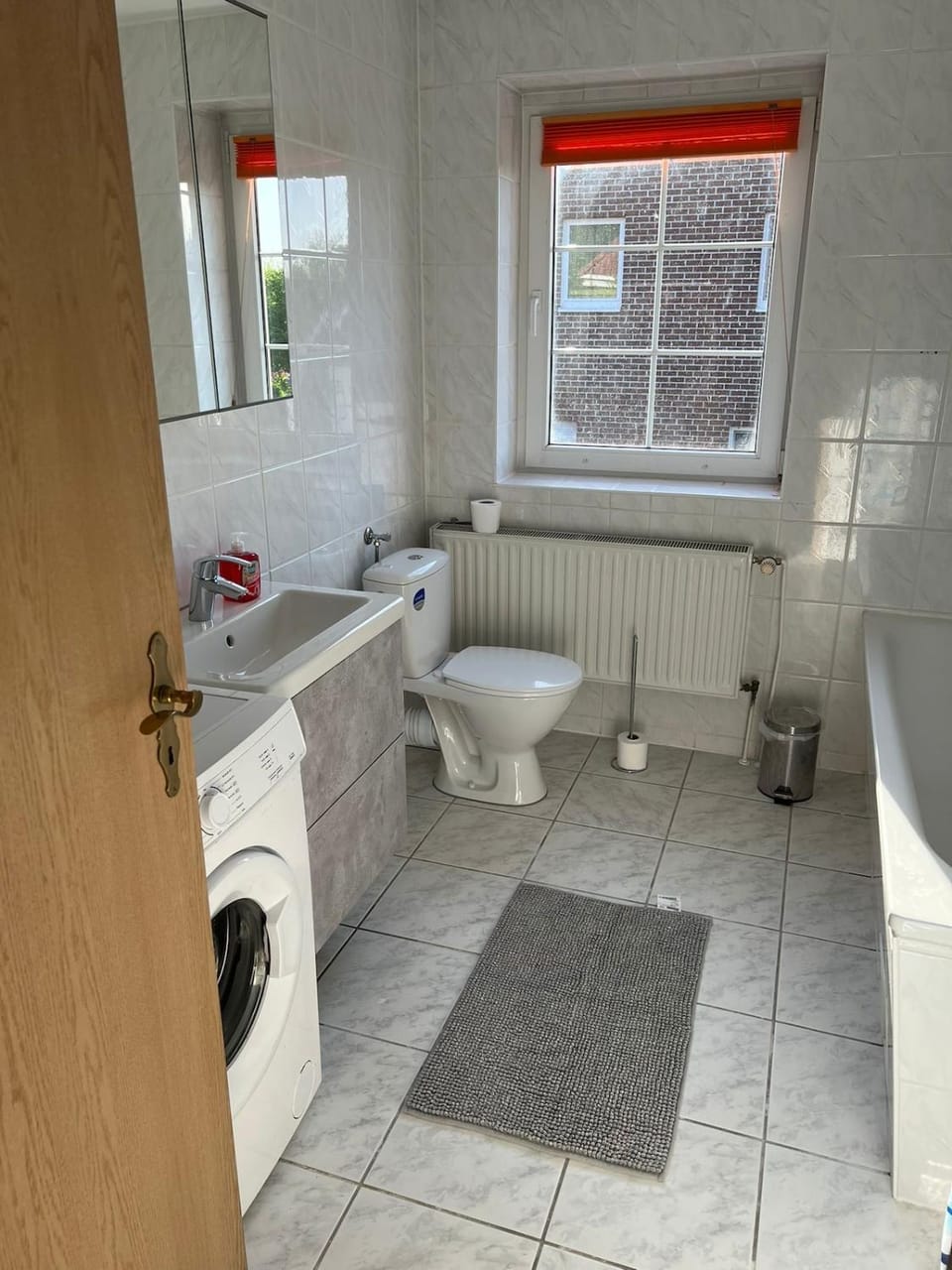Schönefeld-Berlin - large house for max 10 persons near TESLA Apartment in Brandenburg