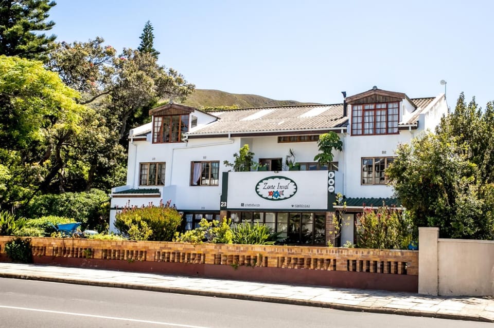 Zoete Inval Travelers Lodge-Backpacker Loft Hostel in Hermanus