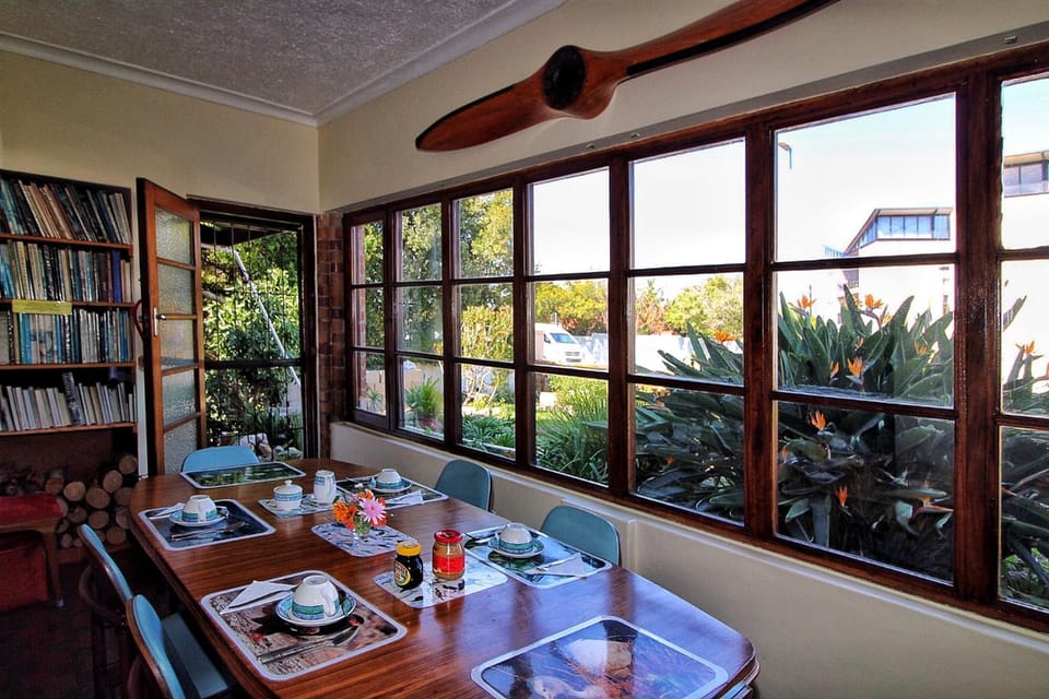 Zoete Inval Travelers Lodge-Backpacker Loft Hostel in Hermanus