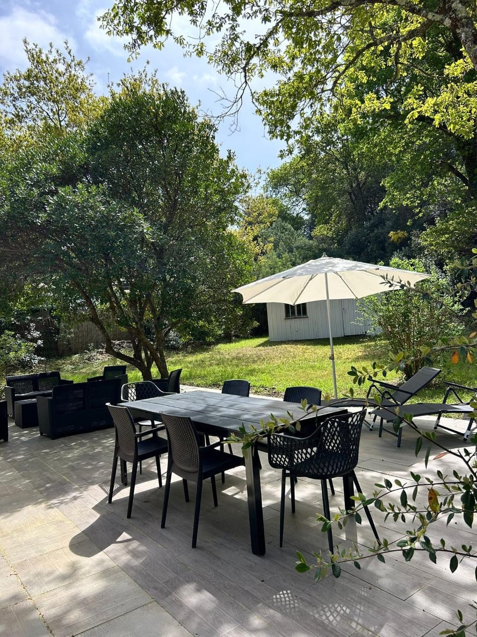 Patio, Natural landscape, Garden, Dining area, Garden view