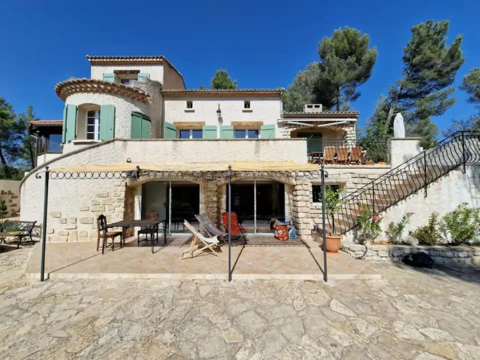 Property building, Patio, Facade/entrance