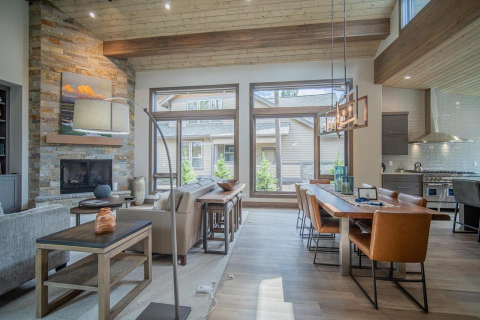 56881 Dancing Rock Loop House in Oregon
