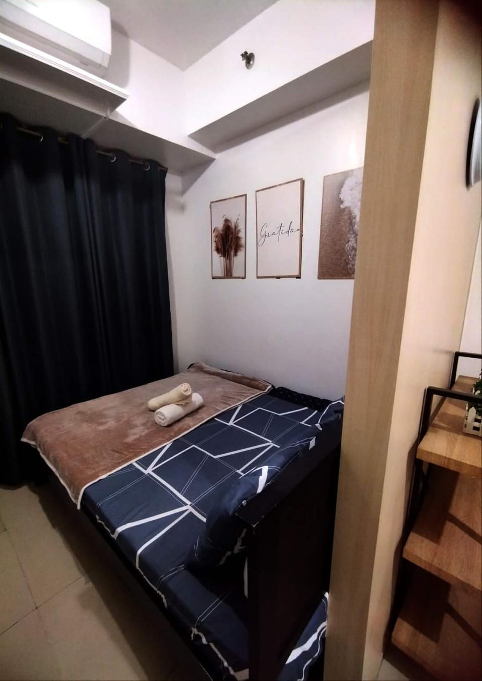 Bed, Photo of the whole room, Bedroom, air conditioner