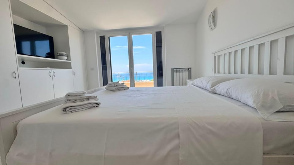 TV and multimedia, Bedroom, Sea view, wardrobe