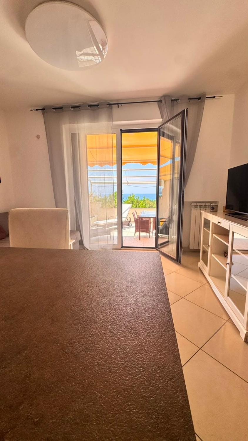 Garden view, Sea view