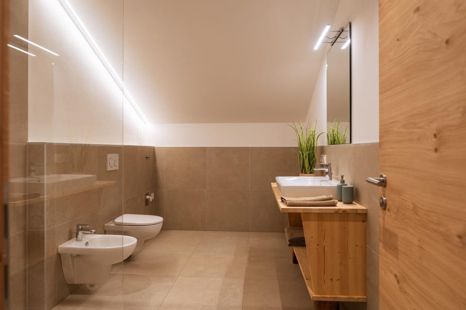 Shower, Toilet, Bathroom, bidet, towels