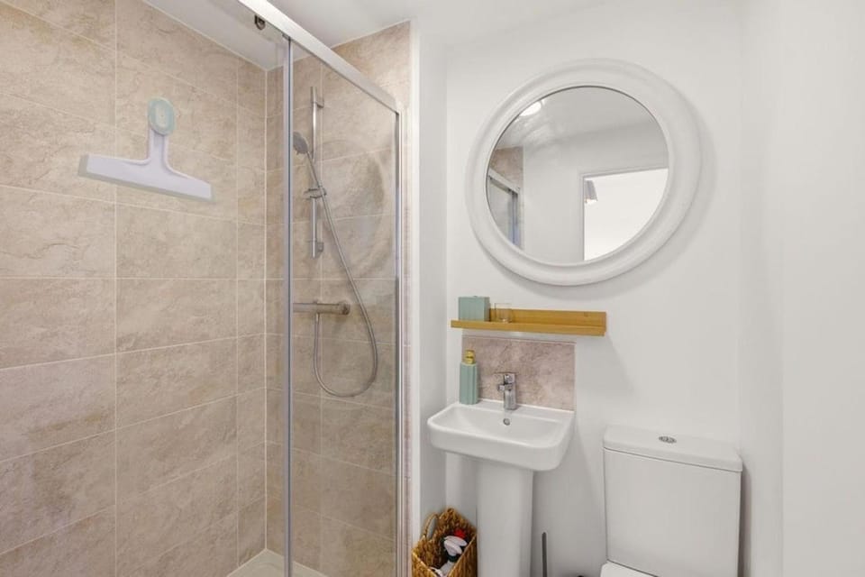 Shower, Toilet, Bathroom