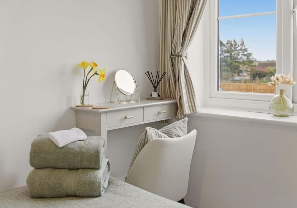 Seating area, Bedroom