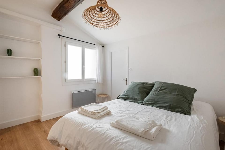 Bed, Photo of the whole room, Bedroom, cot