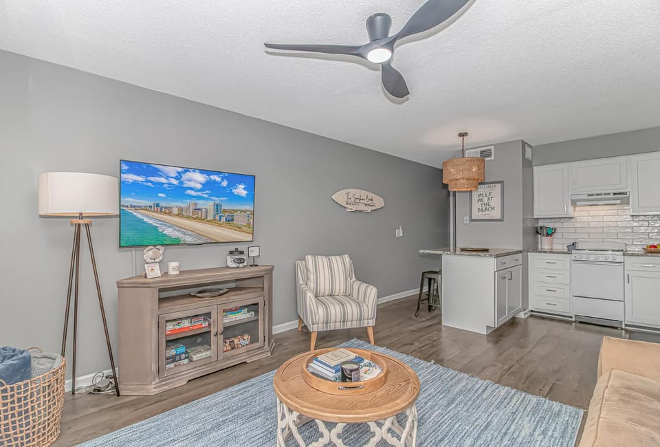 Captivating 2BR Condo for 7 on the Inlet! Marshside Inn 107 House in Garden City