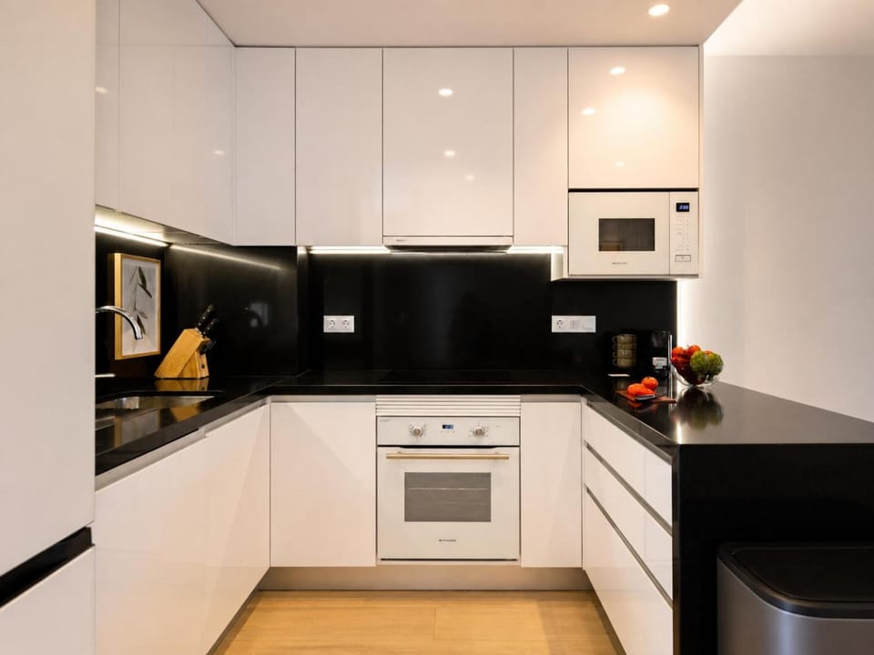 Kitchen or kitchenette, dishwasher, oven, stove