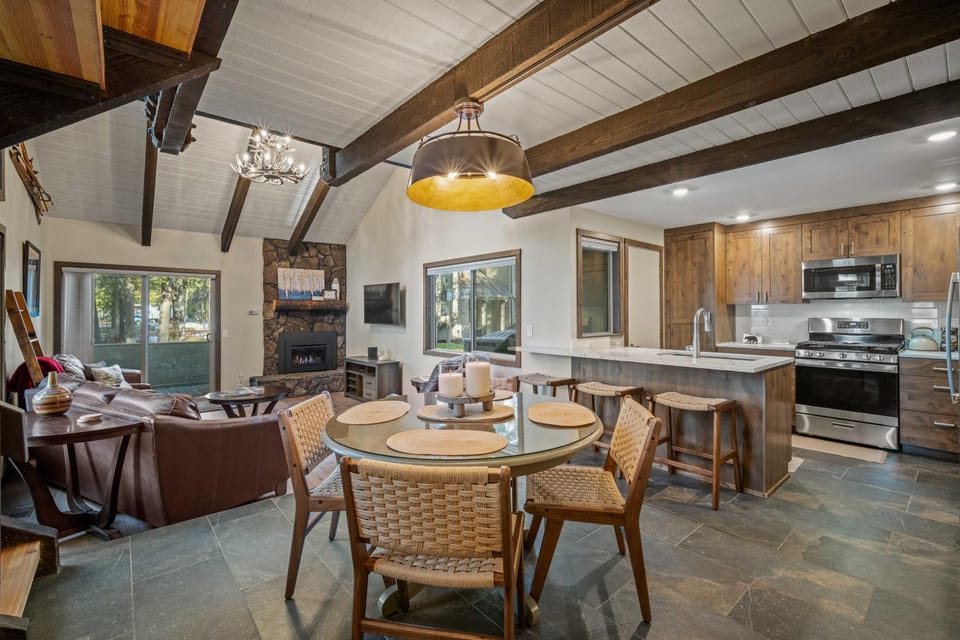 12 Tennis Village Apartment in Sunriver